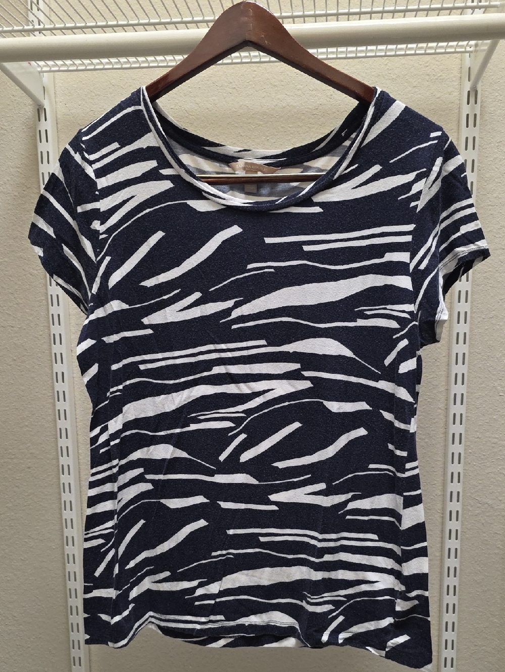 Banana Republic Navy and White Zebra Print Short Sleeve Tee